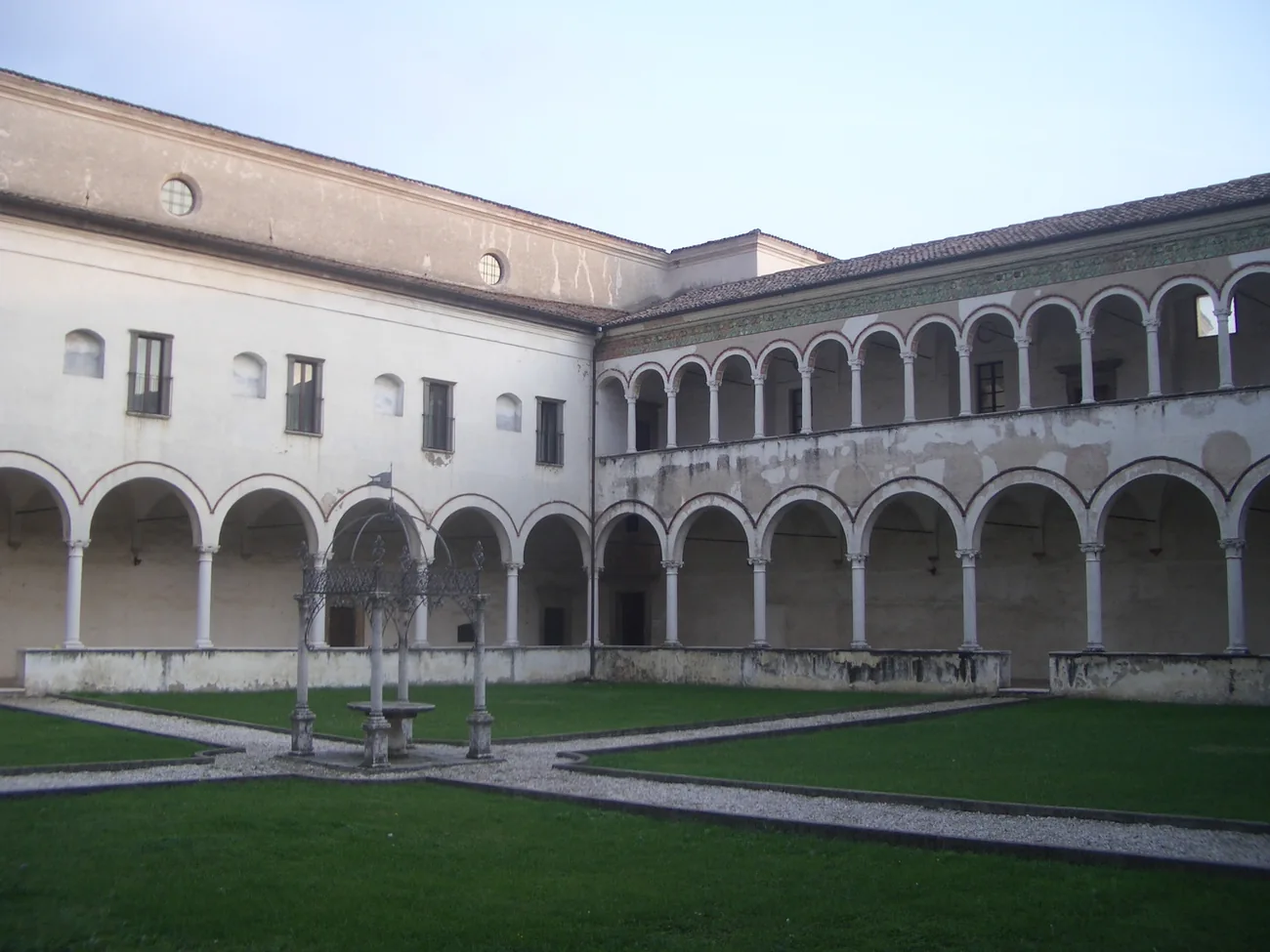 Il chiostro dell’Abbazia Olivetana di Rodengo Saiano
